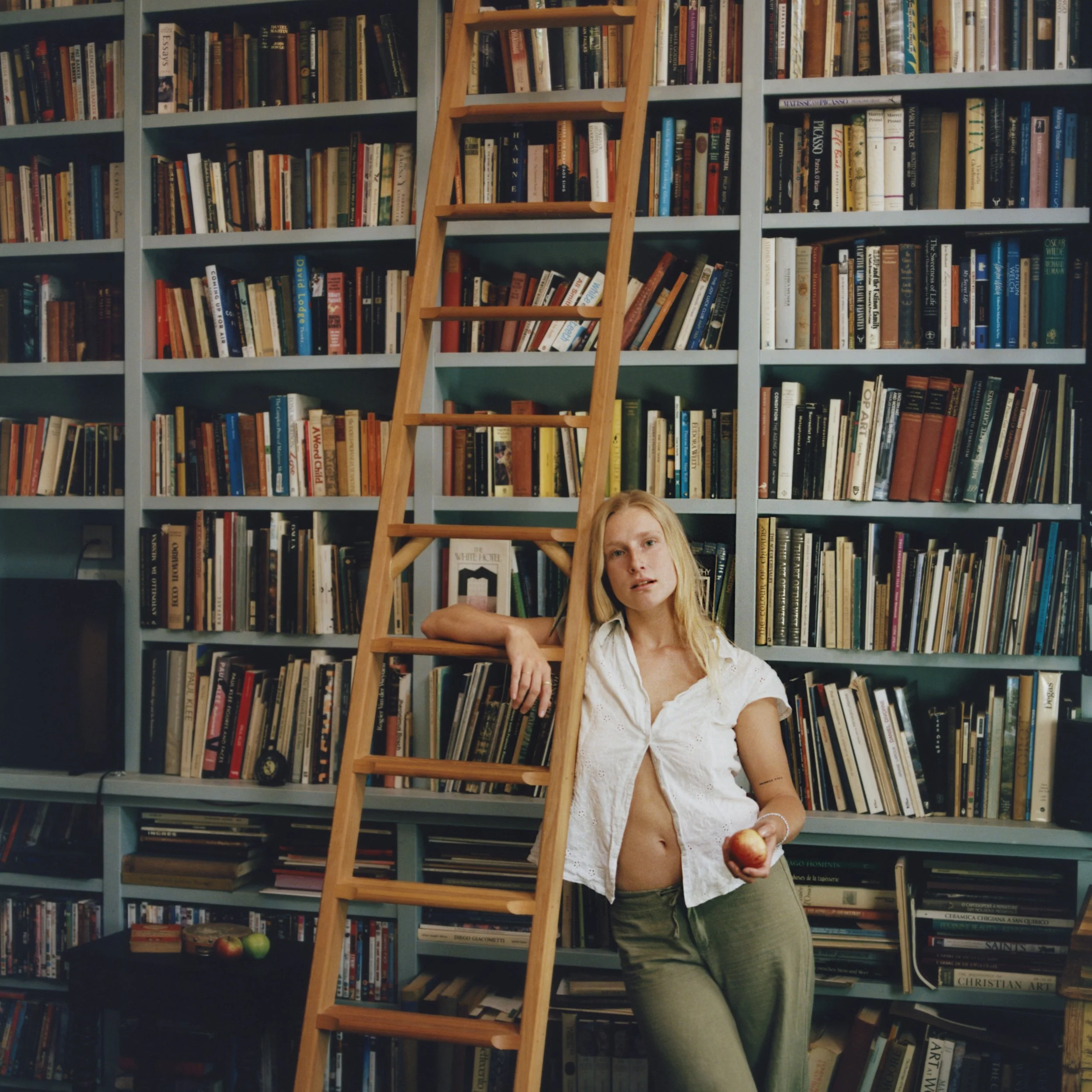 Billie Marten: “I Can't Get My Head Around” her. — Firebird.